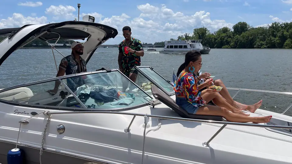 Rent this 29' Chaparral on Anchor